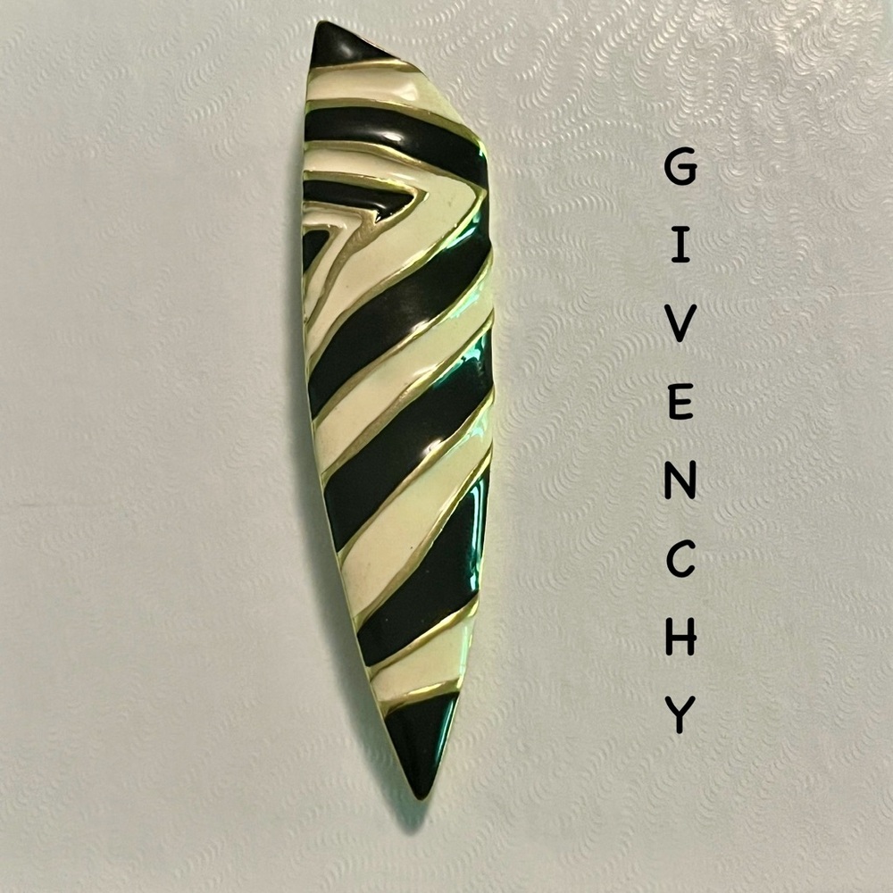 🔥RARE Givenchy Vintage Enamel Pin